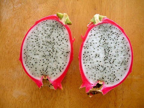 110829-dragonfruits-2.jpg