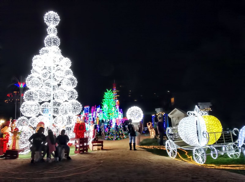 クリスマスイルミネーション