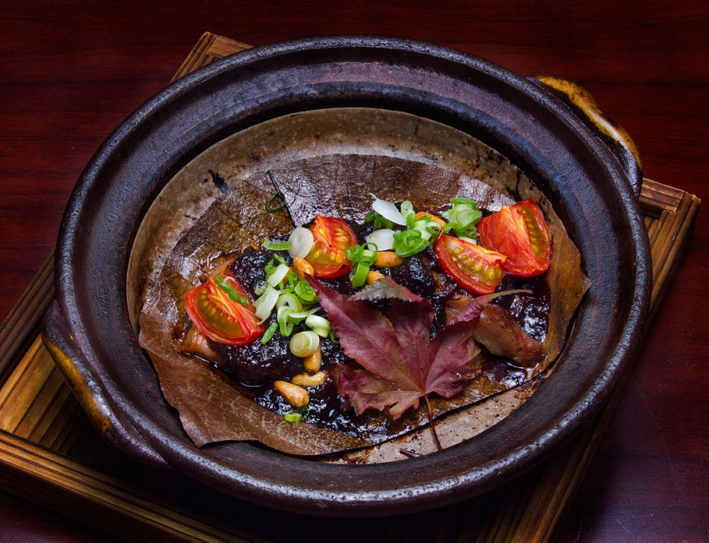 黒豚の豚トロとトマト朴葉味噌焼き 嵯峨野の中秋の味覚御膳