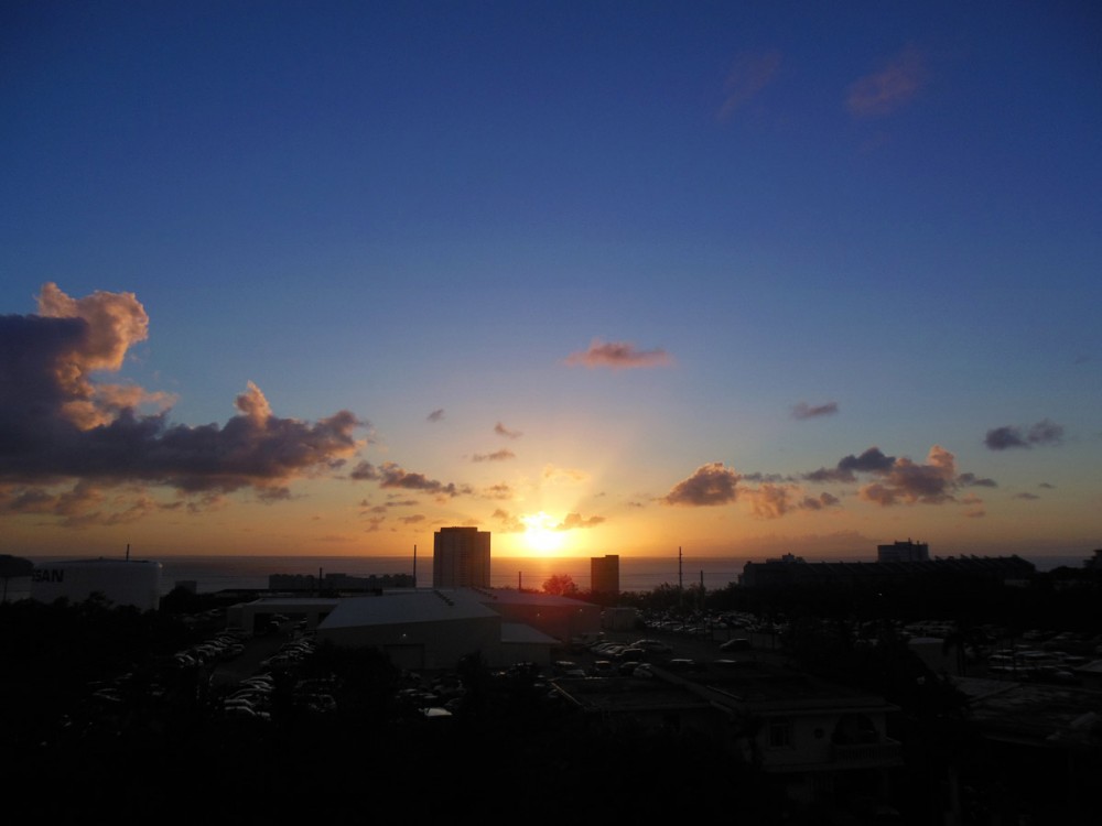 タモン湾に沈む夕陽