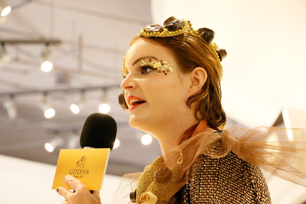 ファッションデザイナー Anne-Sophie Cochevelou GODIVAのゴールドディスカバリーイベント(Tギャラリアグアム)