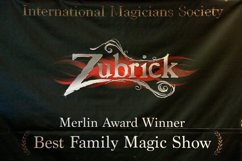 サンドキャッスルのマジシャン、Chris & Ryan Zubrickが、Merlin賞を受賞 (サンドキャッスル)