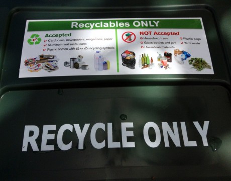 リサイクル用のゴミ箱に捨てられる物について