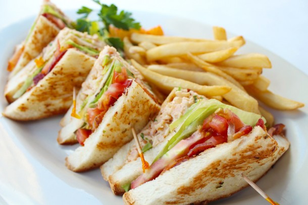シーフードセンセーションクラブサンドウィッチ(Seafood Sensation Club Sandwich) $16.50 シーグリルの新メニュー