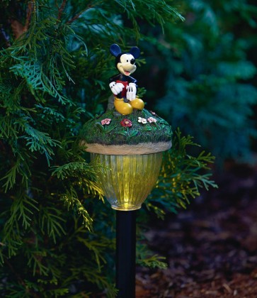 ライトの傘部分のお花畑に座るミッキー ディズニーのLEDガーデンライト