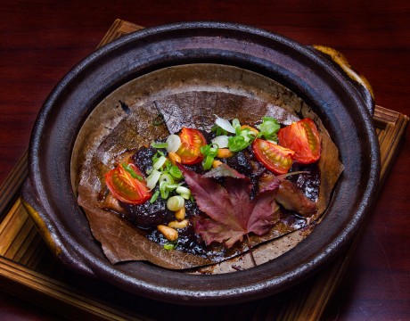 黒豚の豚トロとトマト朴葉味噌焼き 嵯峨野の中秋の味覚御膳