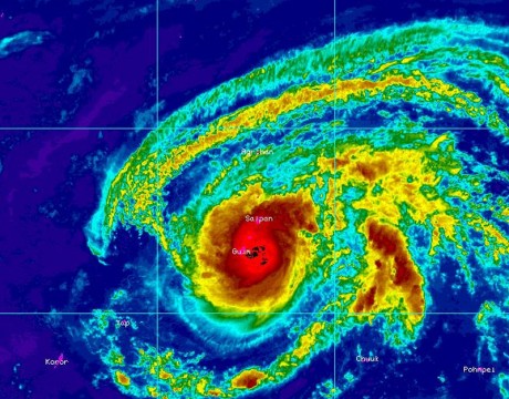 台風7号「ドルフィン」