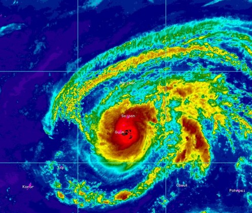 台風7号「ドルフィン」