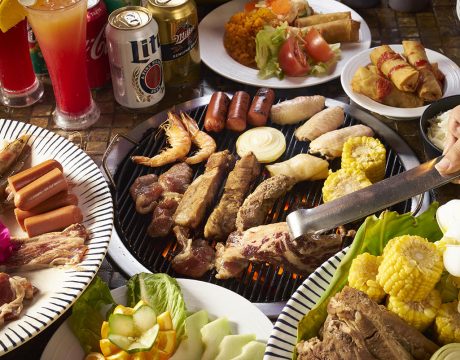 BBQを食べながら楽しめる、オンワードビーチリゾートの『ポリネシアンディナーショー』